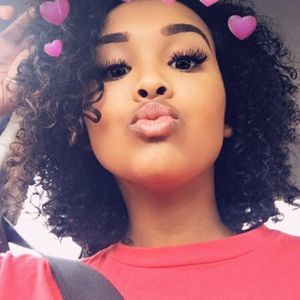 Meet your Posher, Arielle